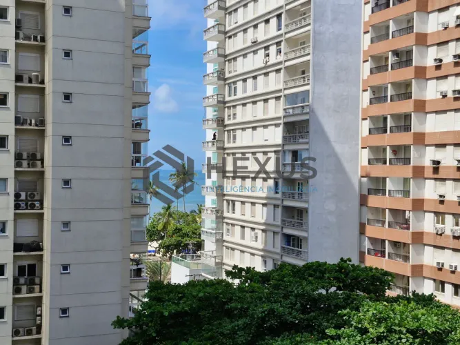 Apartamento com varanda vista mar e lazer a 1 quadra do mar nas Pitangueiras, Guarujá
