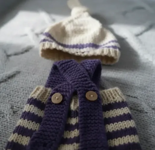 Roupa Para Bebê Reborn Jardineira e Gorro á Pronta Entrega