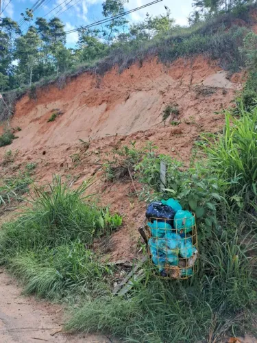 Vendo ou troco excelente terreno a 3 minutos do centro de Itaipava!
