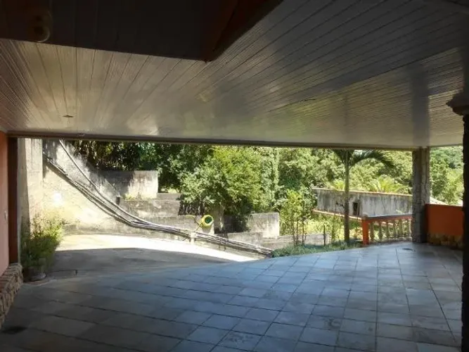 Serrinha do Mendanha, perto da escola Municipal Professor Floriano de Brito