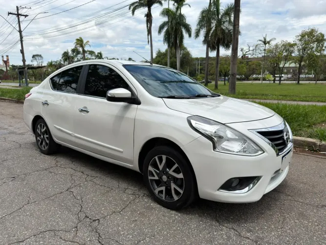 Nissan Versa Unique 1.6 16V Flexstart 4P Aut. 2017