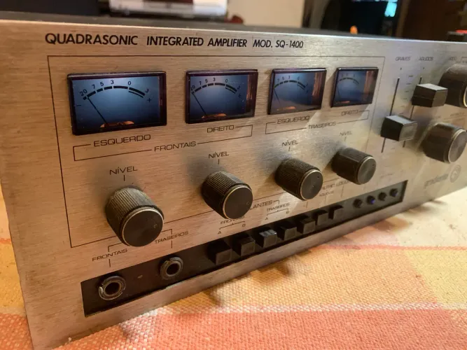 Amplificador Quadrifonico SQ1400 Gradiente Funcionando ! Precisa de Revitalização 