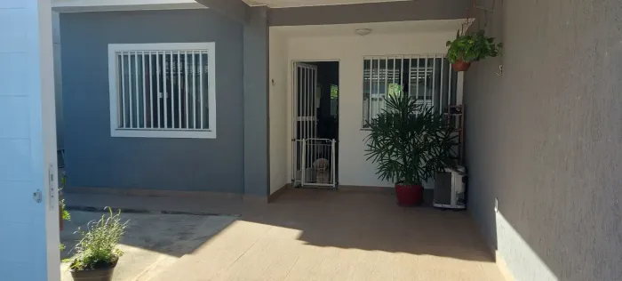 Casa de Condomínio em Tingua à Venda