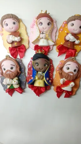 Imãs de geladeira Santinhos em Biscuit 