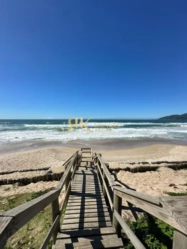 Apartamento 2 Dormitórios sendo 1 suíte com vista mar para aluguel anual no Morro das Pedr