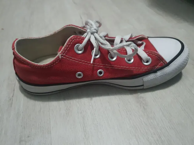 Tênis all star vermelho cano baixo em bom estado