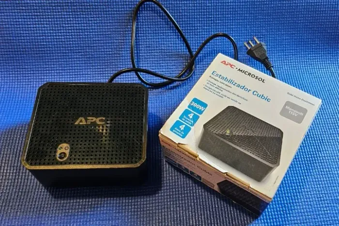 Estabilizador APC Cubic