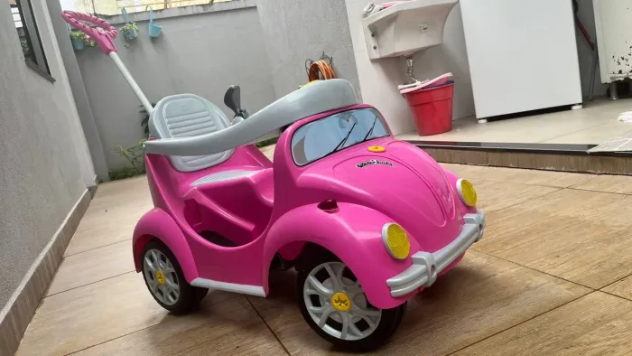 Carrinho de passeio fusca rosa
