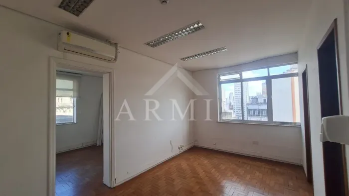 Conjunto comercial de 70m² disponível para locação na Sé!