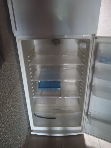 Vendo uma geladeira usada continental 460 Litros