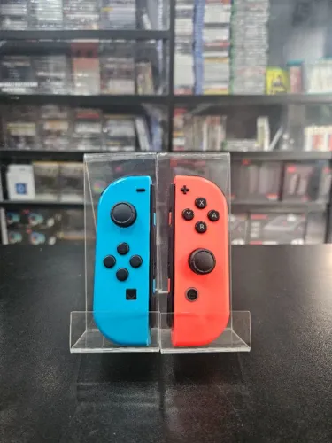 Par de Joycons (vermelho e azul) para Nintendo Switch