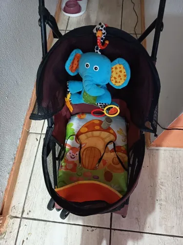 Carrinho Pet usado, até 10 kl. Está faltando uma roda mas anda perfeito. Entrega cidade 20