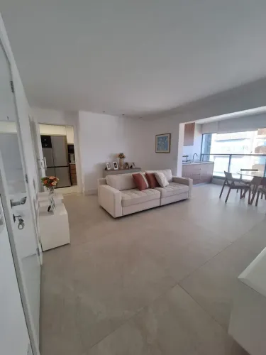 Apartamento para venda possui 100 metros quadrados com 3 quartos