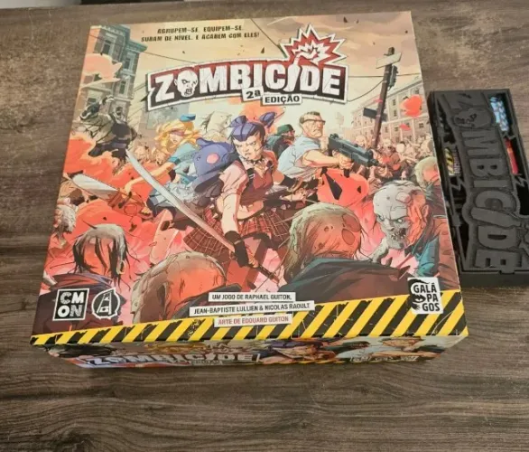 Jogo de Tabuleiro Zombicide 2ª Edição (Galápagos) - Estado de Novo e 100% Completo!