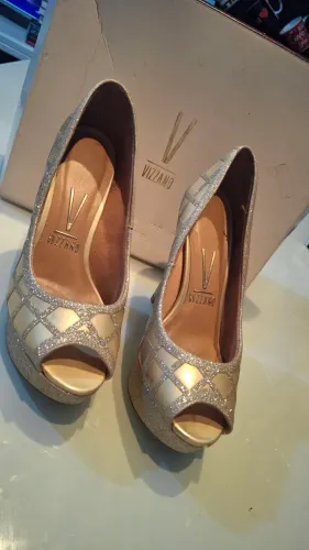 Sapato Dourado Vizzano Semi-novo