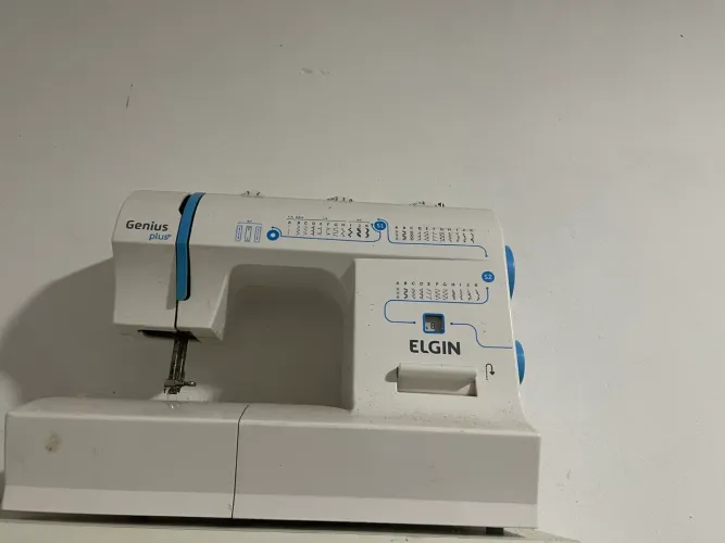 Vende-se máquina de costura elgin