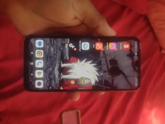 Redmi 8 , (único defeito os botões do lado)