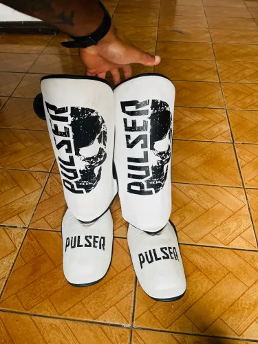 Par de caneleiras Muay thai 