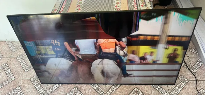 Tv 70 polegadas com a parte superior queimada