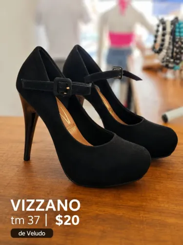 Scarpin meia pata preto veludo Vizzano