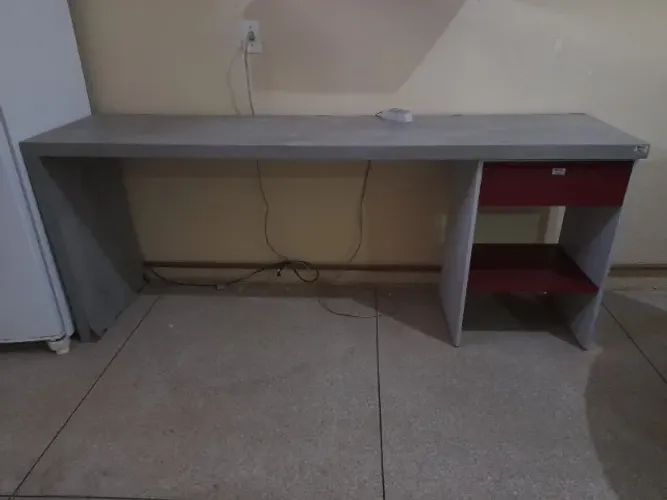 Mesa de Escritório 2 Metros com Gaveta e Prateleira - Bancada para Parede