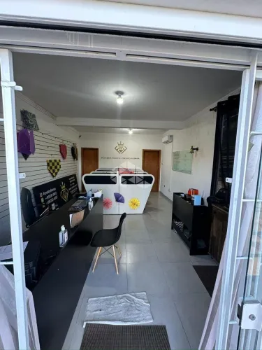 SALA COMERCIAL À VENDA COM 45M² NO RIO VERMELHO - NORTE DA ILHA - NÃO ACEITA FINANCIAMENTO