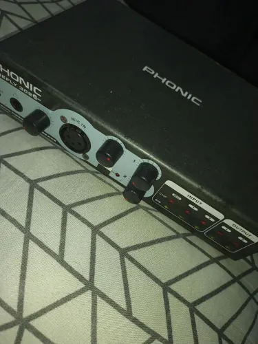 Interface de áudio Firewire Phonic 