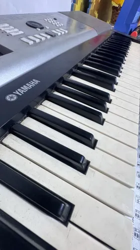 Teclado digital Yamaha DGX 520
