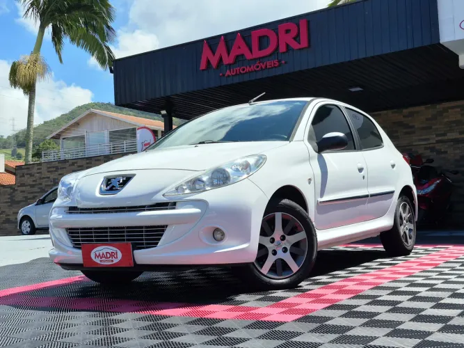 Peugeot 207 XR 1.4 Flex 8V 5P 2013