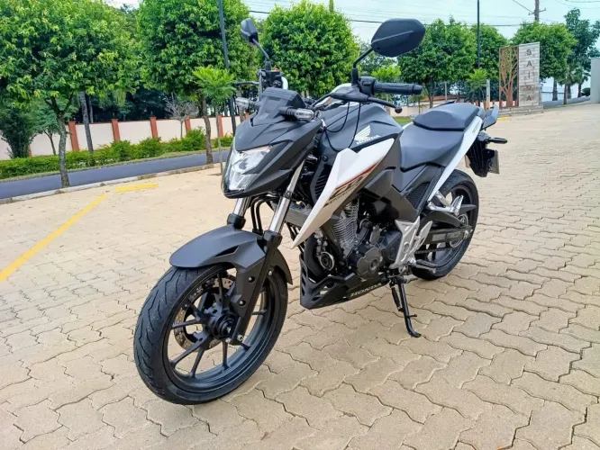 CB 300