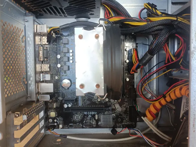 Kit Ryzen 5 Pro 3400G + Placa mãe Login LN300 + 8Gb DDR4