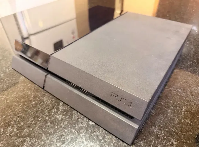 PlayStation 4 (PS4)
