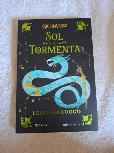 Livro Sol e tormenta do grishaverse