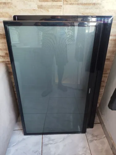 Vendo duas TVs (consertar ou peças)