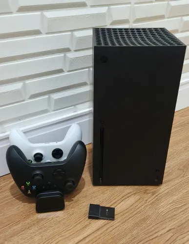 XBOX SERIES X mais 2 controles com baterias e base de carregamento