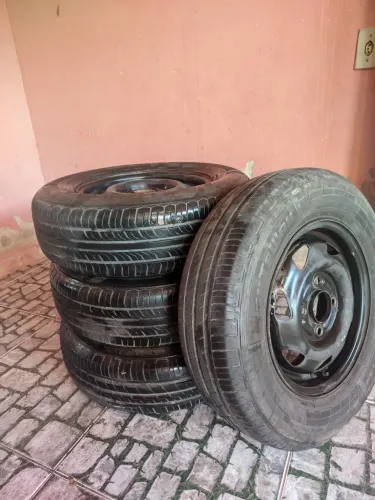 Rodas R13 com pneus 