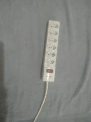 Vendo uma extensão régua,  com 1,45 mts. 