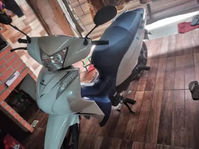 Vende-se ou troca moto Jet shineray ano 2026 troco por carro ano 2002 até 2005 *