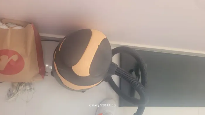 Vende se um aspirador de pó eletrolux profissional