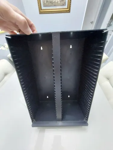 Suporte para cds de música.