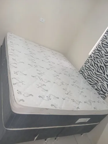 Cama King 4 meses de uso sem manchas ou marcas /pra vender logo