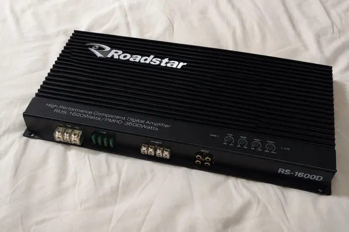 Módulo Roadstar digital 1600D 1ohms