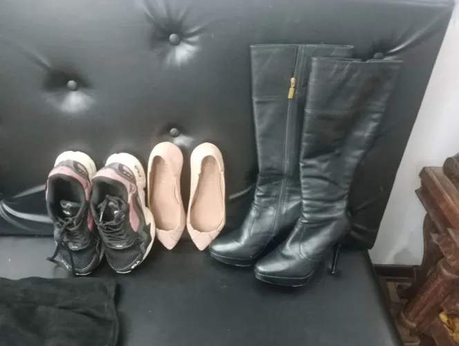 LOTE DE ROUPAS E CALÇADOS