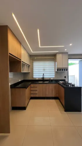 CASA COM 3 DORMITÓRIOS COM 1 SUÍTE EM CONDOMÍNIO FECHADO - SANTANA DE PARNAÍBA