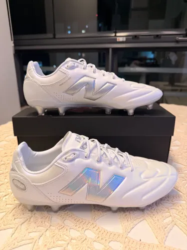 Chuteira New Balance 4-4-2 V3 Elite - Branca-Prata - 41/42 - Nova
