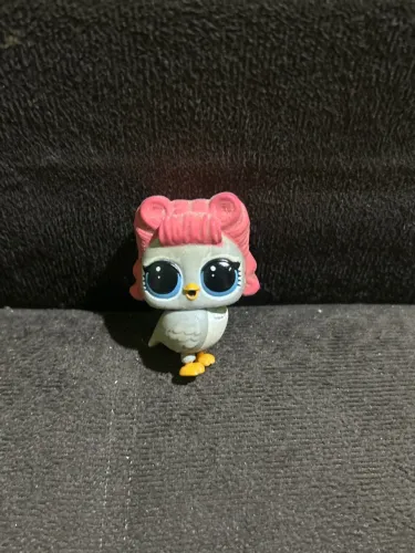 Pet lol surprise coruja cabelo rosa flocado usado