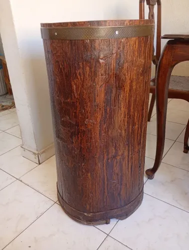 Porta Guarda-chuvas em tronco de madeira escavado - peça de antiquário