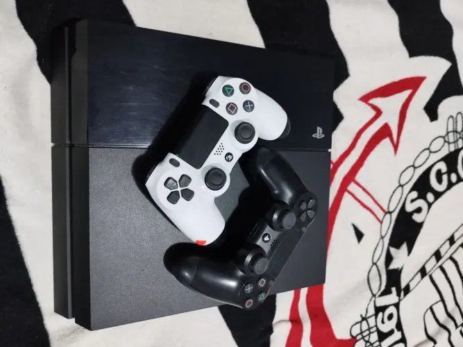 PS4 500gb + 6 jogos, 2 controles