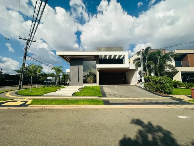Casa de Condomínio Térrea 4 Quartos (4 Suítes) 233m² em Jardins Lisboa - Goiânia