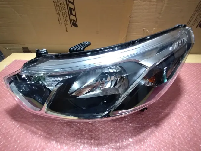 Farol esquerdo Cobalt 2016/2018 original novo detalhe de avaria por transporte CD 450